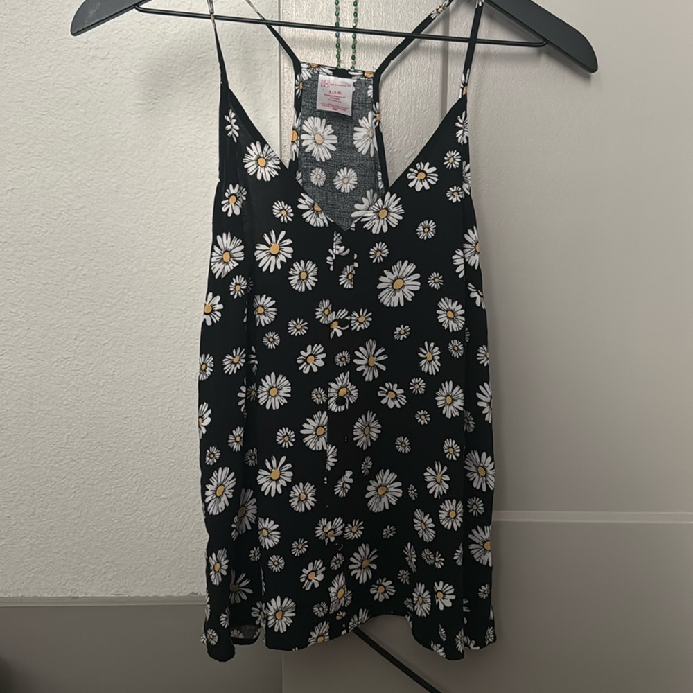 No Boundaries top